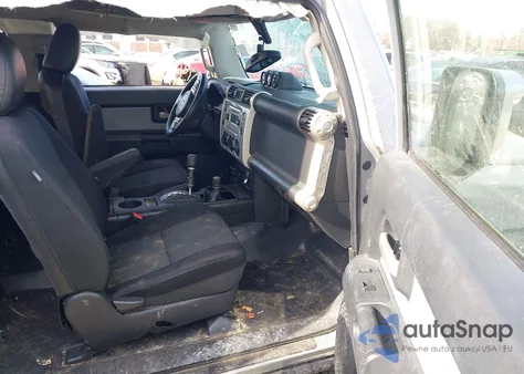 2014 Toyota Fj Cruiser z USA, uszkodzony, nr VIN JTEBU4BF4EK180418